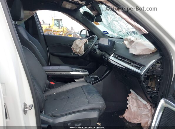 WBX73EF09P5W63044 2023 BMW X1 White წინა სალონის ხედი