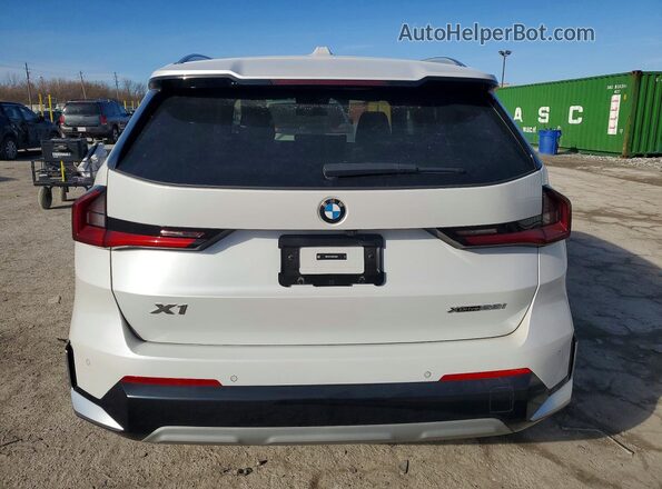 WBX73EF09R5Z44005 2024 BMW X1 White Widok z tyłu