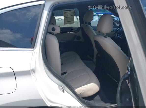 WBXHT3C30GP883524 2016 BMW X1 White VIN կոդի պիտակի տեսք
