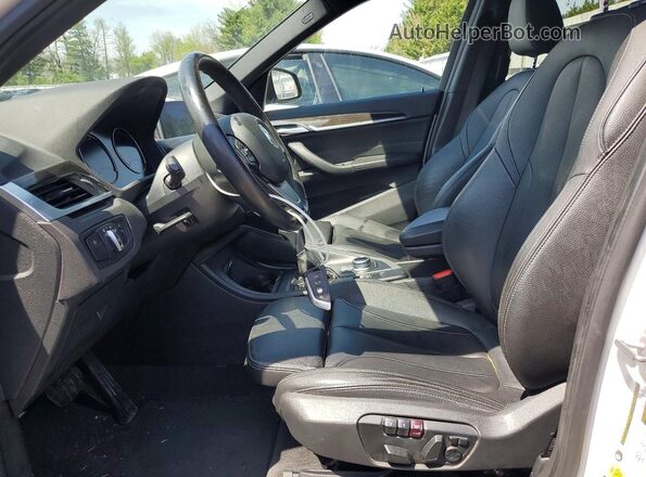 WBXHT3C31J5L28455 2018 BMW X1 White 