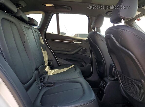 WBXHT3C31J5L28455 2018 BMW X1 White 