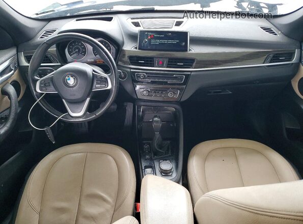 WBXHT3C33GP883260 2016 BMW X1 Blue Widok deski rozdzielczej