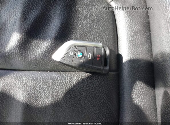 WBXHT3C33J5K25134 2018 BMW X1 White წინა პანელის ხედი