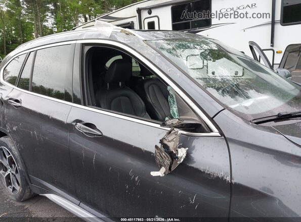 WBXHT3C33J5K27627 2018 BMW X1 Gray Widok z przodu