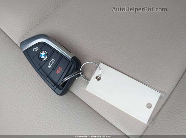 WBXHT3C33J5L27601 2018 BMW X1 White Dashboard view