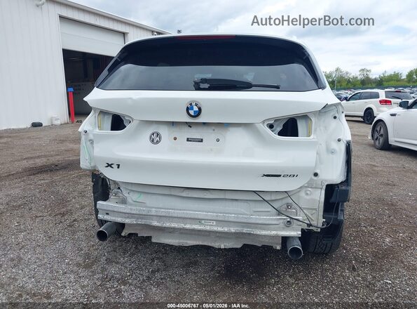 WBXHT3C33J5L27601 2018 BMW X1 White 