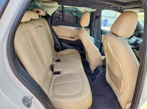 WBXHT3C34H5F70119 2017 BMW X1 White Вид задніх сидінь