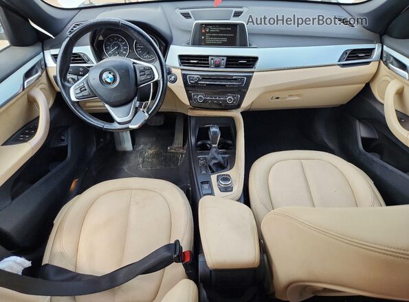WBXHT3C34H5F70119 2017 BMW X1 White Вид панелі приладів