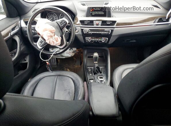 WBXHT3C34H5F85185 2017 BMW X1 Gray Dashboard view