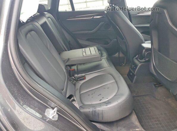 WBXHT3C34H5F85185 2017 BMW X1 Gray Rear interior view