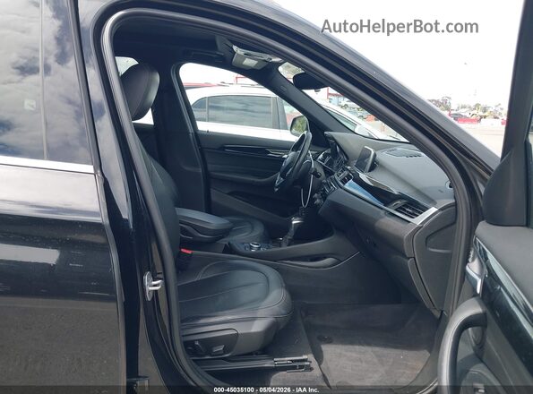 WBXHT3C34J5K22016 2018 BMW X1 Black Vista interior delantera