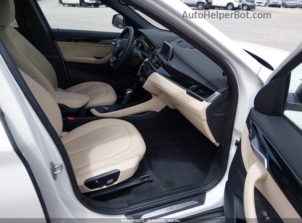 WBXHT3C34J5K22713 2018 BMW X1 White Widok wnętrza z przodu