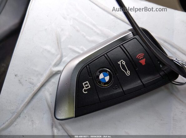 WBXHT3C34J5K22713 2018 BMW X1 White Widok deski rozdzielczej