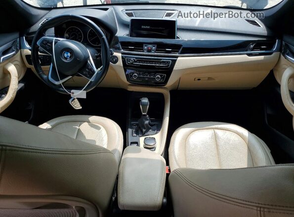WBXHT3C35H5F75779 2017 BMW X1 Black Առջևի վահանակի տեսք