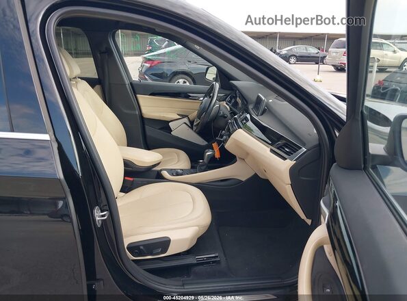 WBXHT3C35J5F89798 2018 BMW X1 Black Front interior view