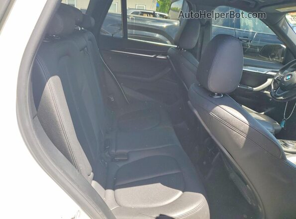 WBXHT3C35J5K31730 2018 BMW X1 White Widok wnętrza z tyłu
