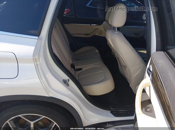 WBXHT3C36H5F71367 2017 BMW X1 White VIN კოდის სტიკერის ხედი