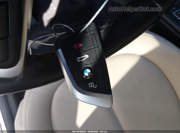 WBXHT3C36H5F71367 2017 BMW X1 White წინა პანელის ხედი