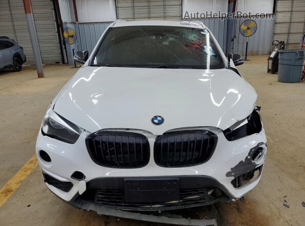 WBXHT3C36J5L30928 2018 BMW X1 White Front view