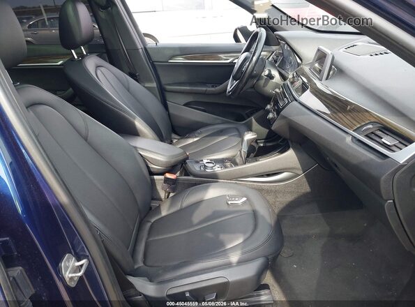 WBXHT3C37H5F71930 2017 BMW X1 Blue Front interior view