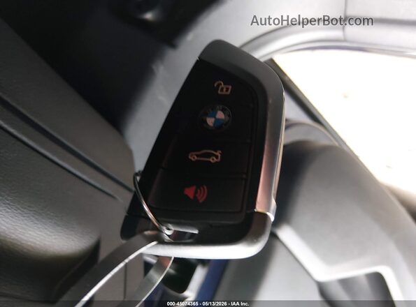 WBXHT3C37J5K27520 2018 BMW X1 Blue Vista del salpicadero