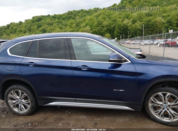WBXHT3C37J5K27520 2018 BMW X1 Blue Vista interior trasera