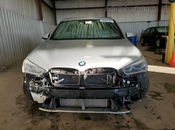 WBXHT3C38H5F79633 2017 BMW X1 Серебряный Вид спереди