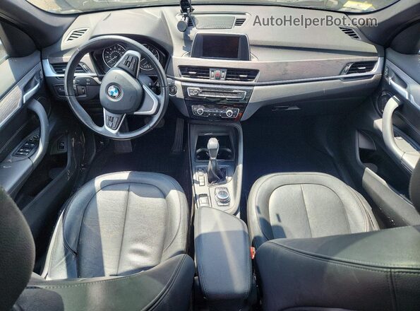 WBXHT3C3XH5F76409 2017 BMW X1 Black Widok deski rozdzielczej