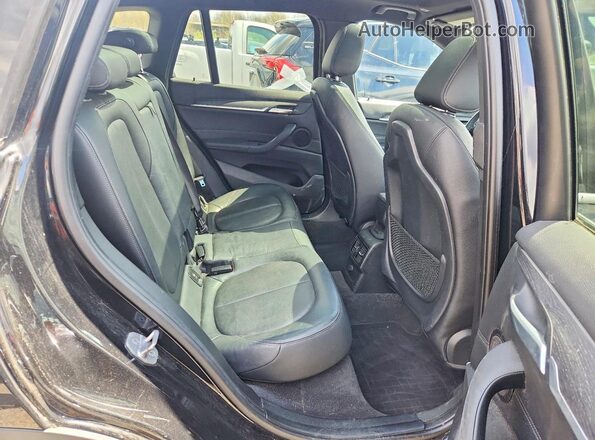 WBXHT3C3XH5F76409 2017 BMW X1 Black Widok wnętrza z tyłu