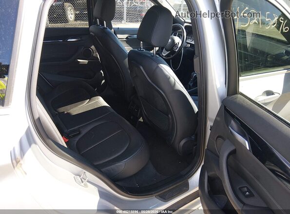 WBXHT3C3XH5F82078 2017 BMW X1 Silver VIN կոդի պիտակի տեսք