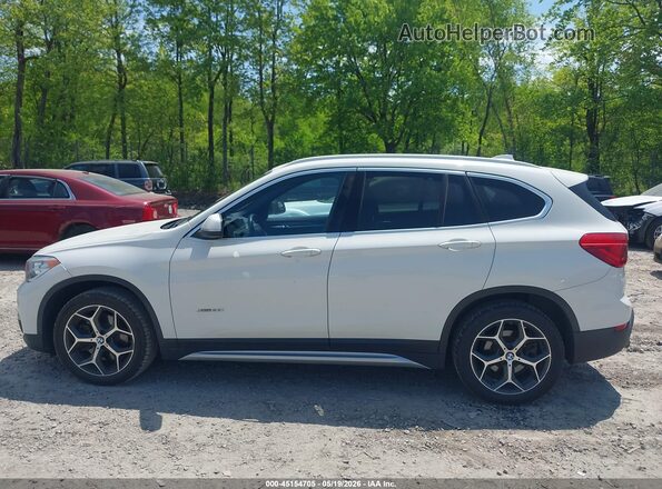 WBXHT3C3XJ5K29875 2018 BMW X1 White სალონის 360-გრადუსიანი ხედი