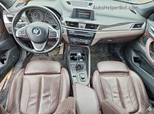 WBXHT3C3XJ5K30105 2018 BMW X1 Black Widok deski rozdzielczej