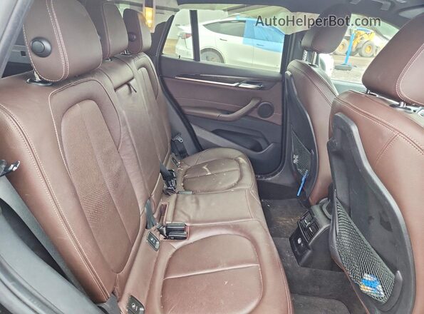 WBXHT3C3XJ5K30105 2018 BMW X1 Black Widok tylnych siedzeń
