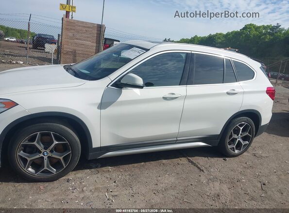 WBXHT3C50K5L37117 2019 BMW X1 White Widok wnętrza 360 stopni