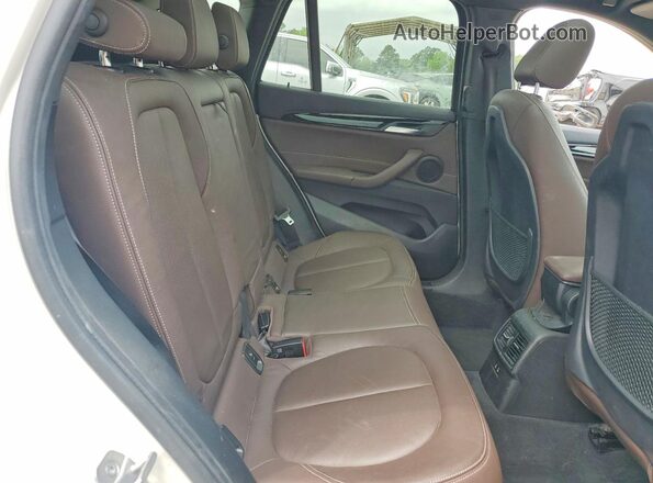 WBXHT3C55K5L37257 2019 BMW X1 White Rear interior view