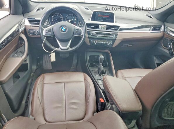 WBXHT3C55K5L37257 2019 BMW X1 White Dashboard view