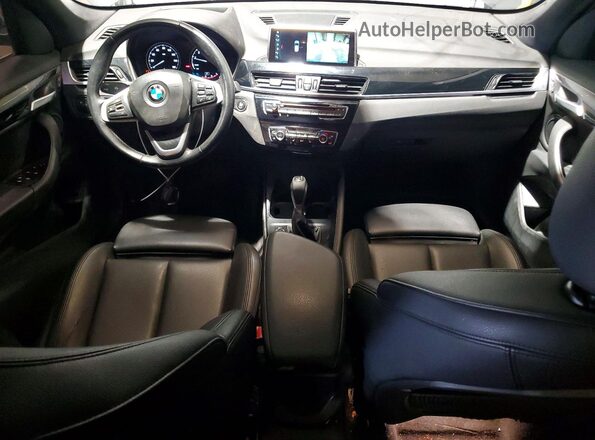 WBXHT3C59K5L90477 2019 BMW X1 Gray Widok deski rozdzielczej