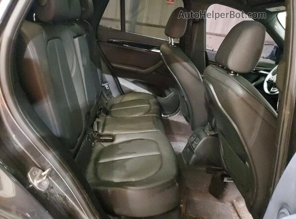 WBXHT3C59K5L90477 2019 BMW X1 Gray Widok wnętrza z tyłu