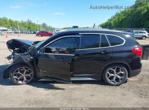 WBXHT3Z34H4A53545 2017 BMW X1 Black Widok wnętrza 360 stopni