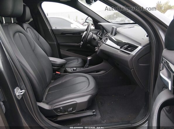 WBXHT3Z38H4A53984 2017 BMW X1 Gray წინა სალონის ხედი