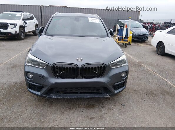 WBXHT3Z38H4A53984 2017 BMW X1 Gray ხელსაწყოთა პანელის ხედი