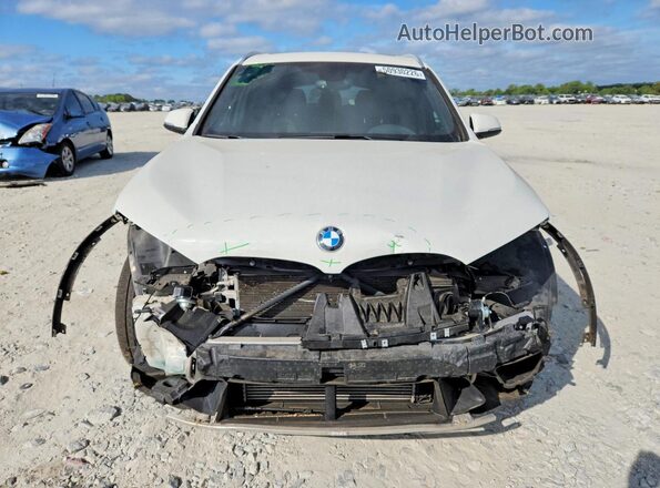 WBXHU7C32J5L07599 2018 BMW X1 White Դիմացի տեսք