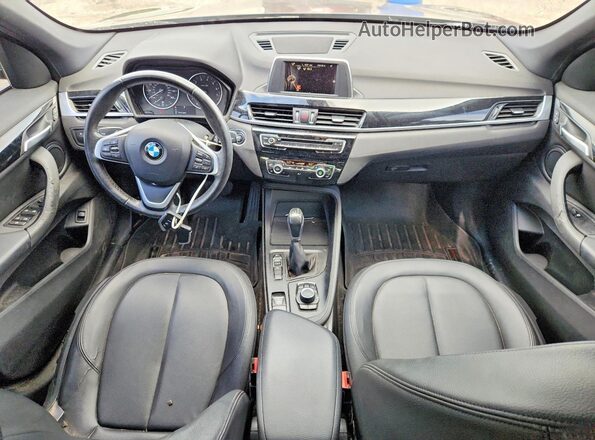 WBXHU7C33H5H38014 2017 BMW X1 Black Widok deski rozdzielczej