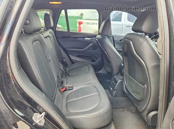 WBXHU7C33H5H38014 2017 BMW X1 Black Widok wnętrza z tyłu
