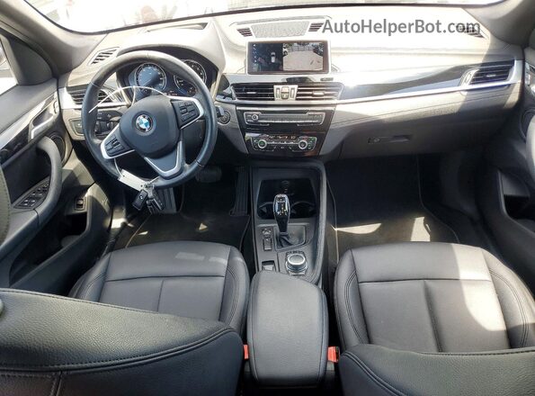 WBXJG7C01L5R26809 2020 BMW X1 Silver წინა პანელის ხედი