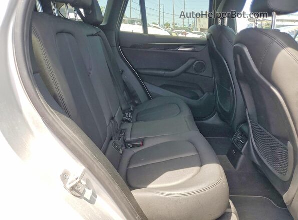 WBXJG7C01L5R26809 2020 BMW X1 Silver უკანა სალონის ხედი