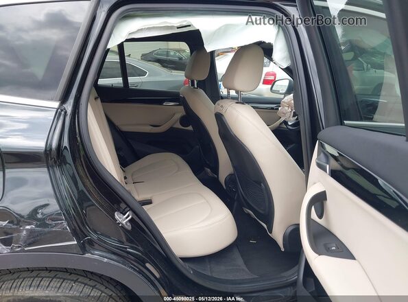 WBXJG7C08M5T11269 2021 BMW X1 Black Vista de la etiqueta del VIN