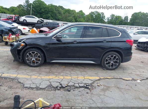 WBXJG7C08M5T11269 2021 BMW X1 Black Vista interior de 360 grados