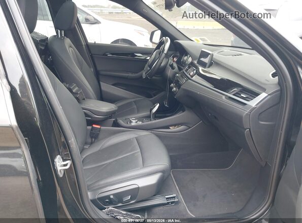 WBXJG9C05M5U09977 2021 BMW X1 Black Սարքավորումների վահանակի տեսք