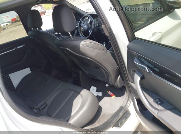 WBXJG9C0XM5U47253 2021 BMW X1 White Widok naklejki z numerem VIN